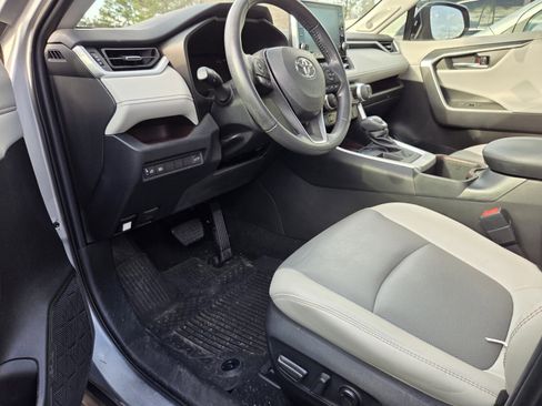 Used 2022 Toyota RAV4 Limited image 8