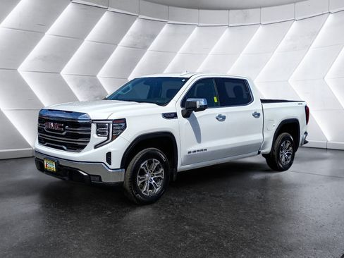 Used 2025 GMC Sierra 1500 SLT AWD/4WD image 2