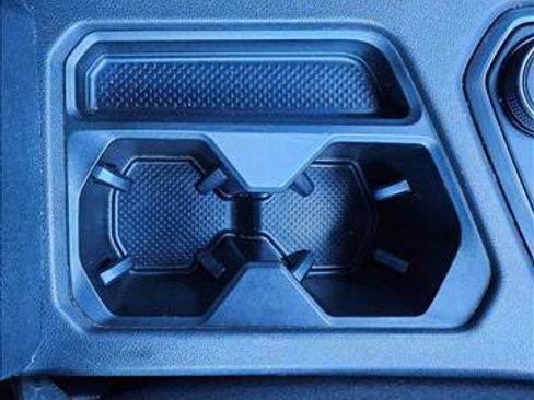 Used 2020 Volkswagen Tiguan SE image 11