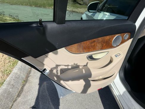 Used 2015 Mercedes-Benz C 300 4MATIC Sedan image 34