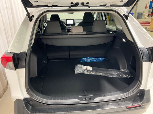Used 2025 Toyota RAV4 XLE AWD/4WD image 24