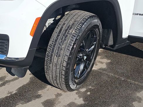 Used 2023 Jeep Grand Cherokee L Laredo image 36