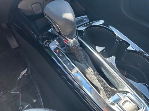 Used 2025 Chevrolet Trax LT w/ LT Convenience Package image 42