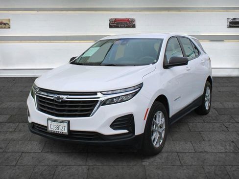 Used 2022 Chevrolet Equinox LS FWD image 4