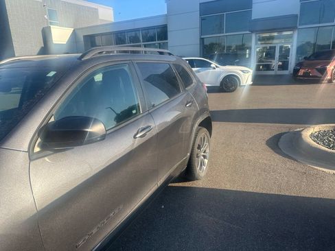 Used 2020 Jeep Cherokee High Altitude AWD/4WD image 5