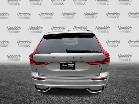 Certified 2025 Volvo XC60 B5 Plus image 9