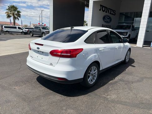 Used 2018 Ford Focus SE FWD image 6