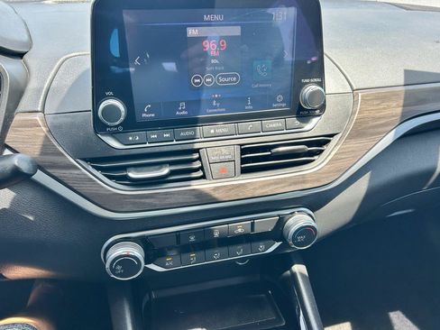 Used 2024 Nissan Altima 2.5 SV FWD image 4