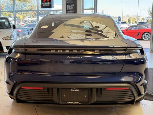 Used 2022 Porsche Taycan image 7