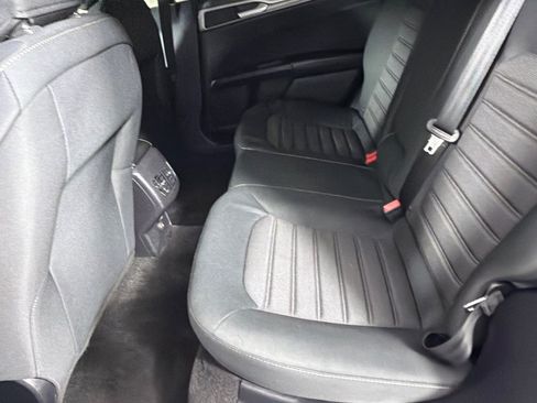 Used 2020 Ford Fusion SE FWD image 18