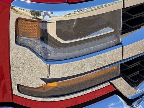 Used 2018 Chevrolet Silverado 1500 LT RWD image 7