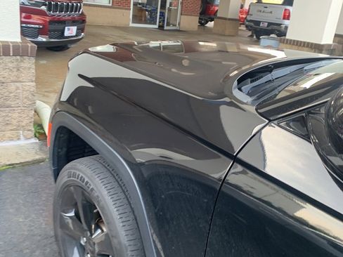 Used 2023 Jeep Grand Cherokee L Laredo image 29