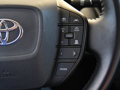 Used 2024 Toyota Prius LE FWD image 29