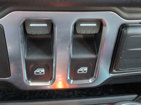 Used 2024 Jeep Wrangler Sport AWD/4WD image 19