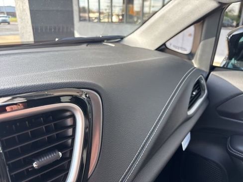 New 2026 Chrysler Pacifica Select w/ S Appearance Package FWD image 27