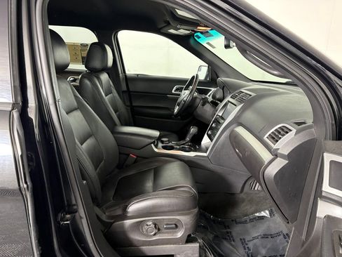 Used 2015 Ford Explorer XLT w/ Equipment Group 202A image 35