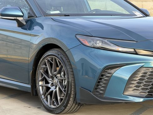 Used 2025 Toyota Camry SE image 4