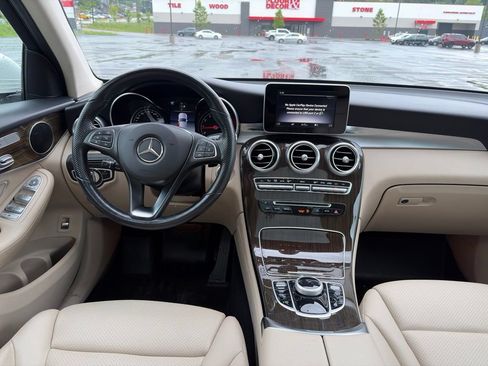 Used 2019 Mercedes-Benz GLC 300 4MATIC image 10