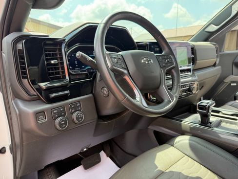 Used 2023 Chevrolet Silverado 1500 ZR2 image 13