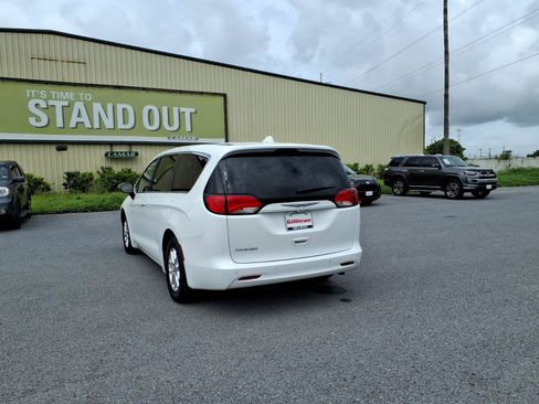 Used 2020 Chrysler Voyager LX FWD image 6
