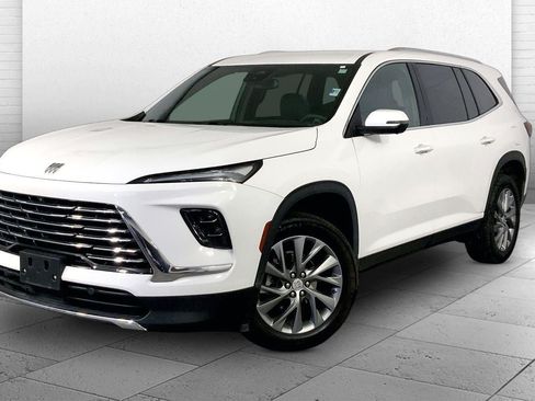Used 2025 Buick Enclave Preferred FWD image 44