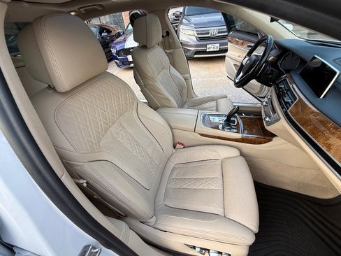 Used 2018 BMW 750i xDrive image 16