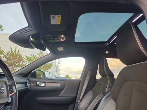 Used 2019 Volvo XC40 T5 R-Design image 23