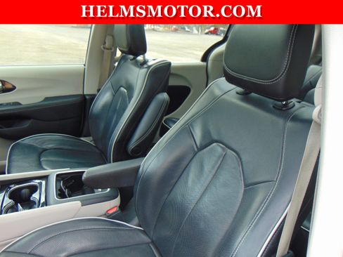Certified 2022 Chrysler Pacifica Limited w/ Uconnect Theater Family Group image 45