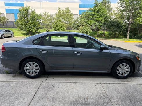 Used 2013 Volkswagen Passat 2.5 S FWD image 15