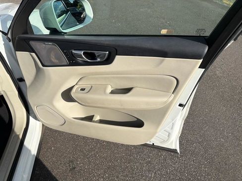 Used 2018 Volvo XC60 T8 Inscription w/ Luxury Seat Package image 32