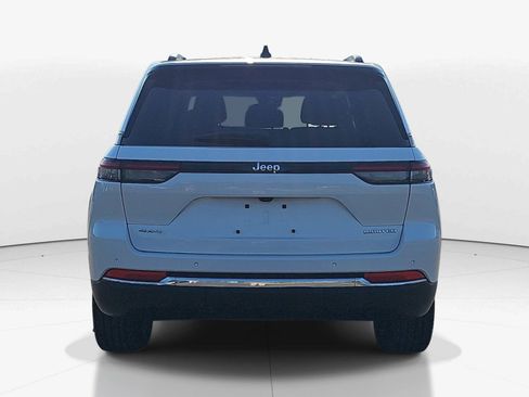 Used 2022 Jeep Grand Cherokee Limited w/ Trailer Tow Prep Group (B) AWD/4WD image 4