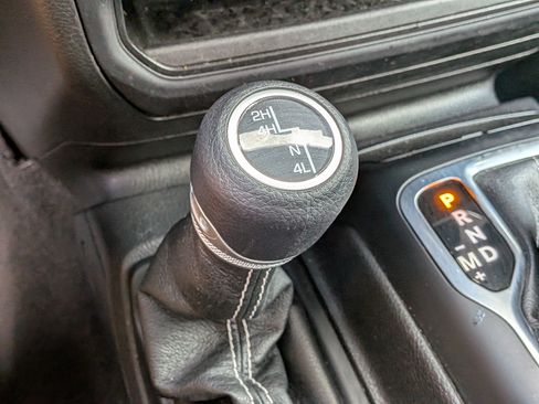 Used 2023 Jeep Gladiator Overland AWD/4WD image 31