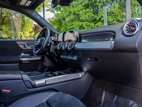 Used 2024 Mercedes-Benz GLB 250 image 23