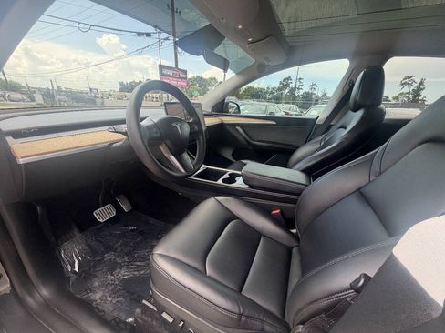 Used 2024 Tesla Model Y Long Range RWD image 8