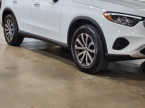 Used 2025 Mercedes-Benz GLC 300 4MATIC image 16