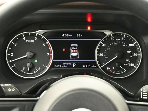 Used 2023 Nissan Rogue SV FWD image 8