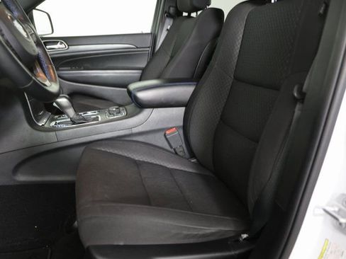 Used 2019 Jeep Grand Cherokee Laredo image 5