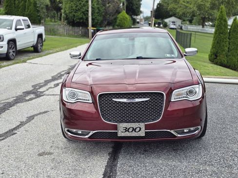 Used 2019 Chrysler 300 Limited AWD/4WD image 10