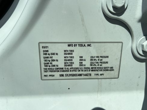 Used 2021 Tesla Model Y Long Range AWD/4WD image 29