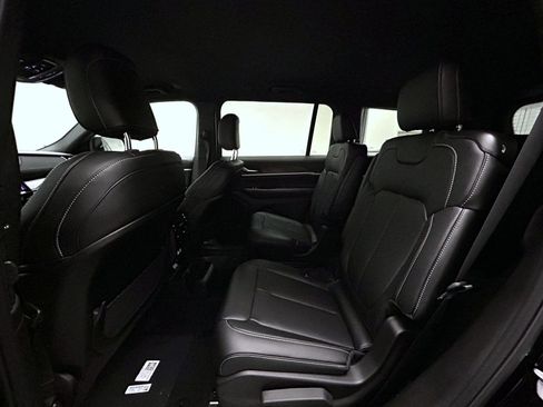 New 2025 Jeep Grand Cherokee L Limited w/ Black Appearance Package image 17
