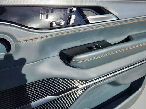 Used 2023 Jeep Grand Wagoneer Series III image 16