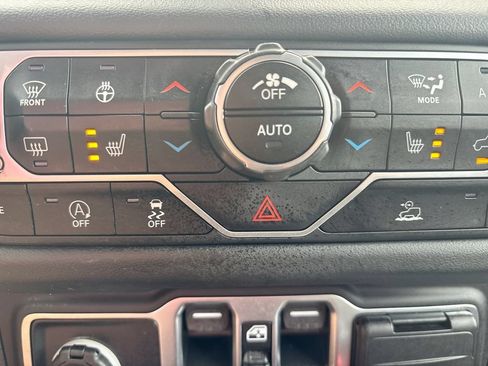 Used 2024 Jeep Wrangler Unlimited Sahara AWD/4WD image 17