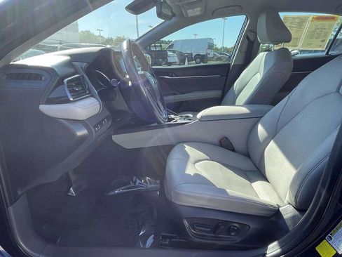 Used 2022 Toyota Camry XLE FWD image 17