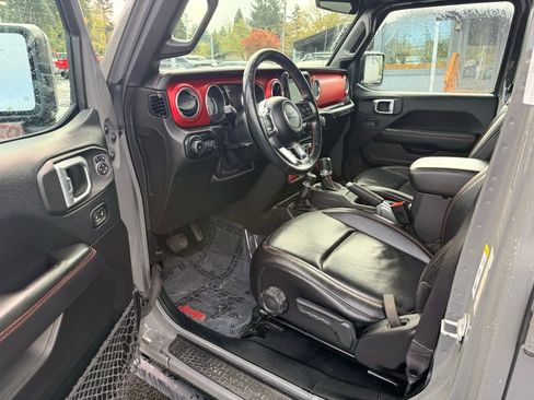 Used 2019 Jeep Wrangler Unlimited Rubicon w/ Dual Top Group AWD/4WD image 17