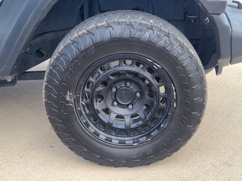 Used 2018 Jeep Wrangler Unlimited Sport AWD/4WD image 7