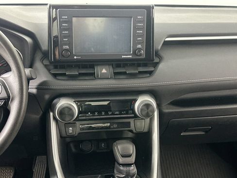 Used 2021 Toyota RAV4 LE FWD image 18