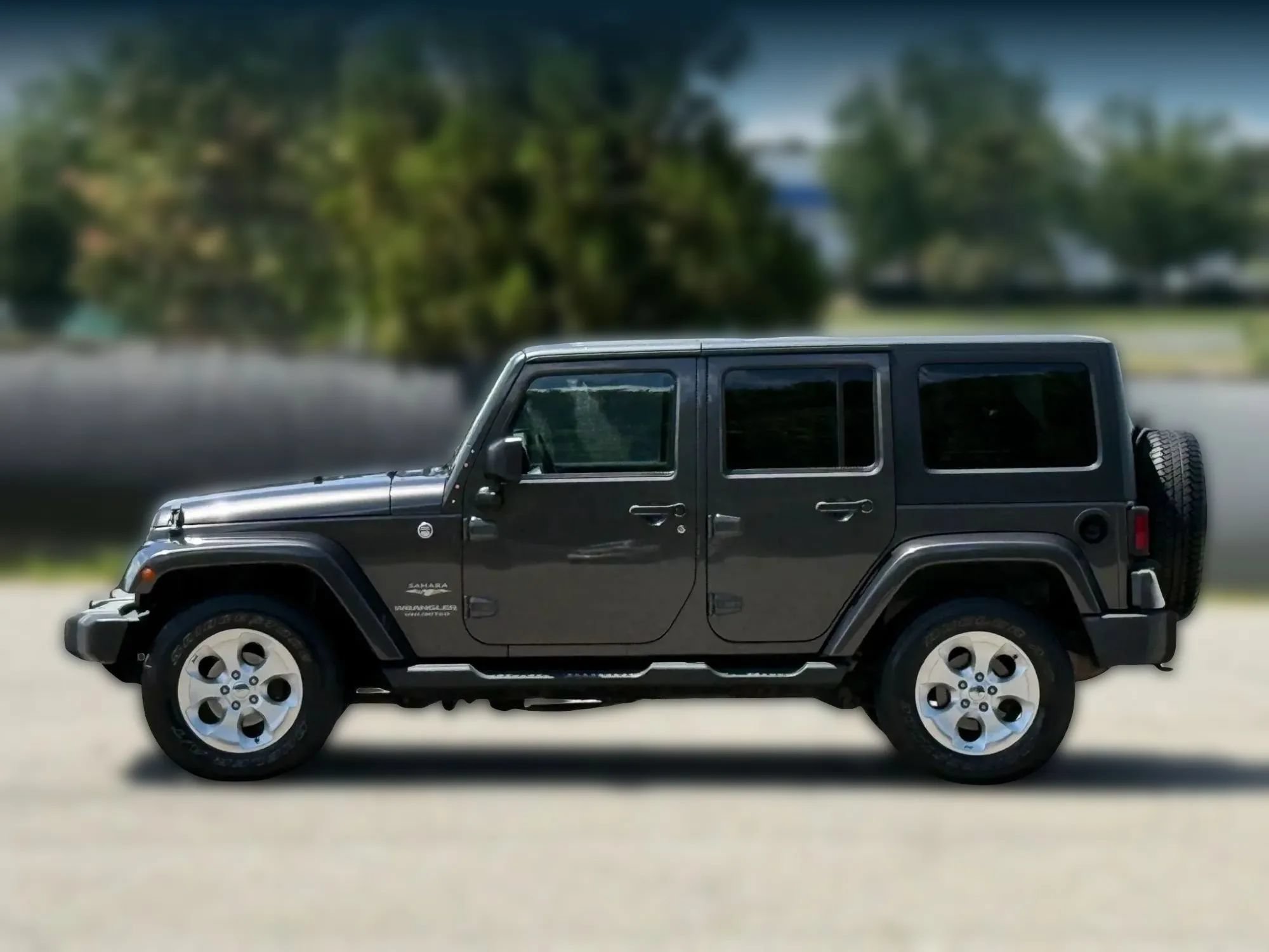 Used 2014 Jeep Wrangler Unlimited Sahara w/ Connectivity Group AWD/4WD image 8