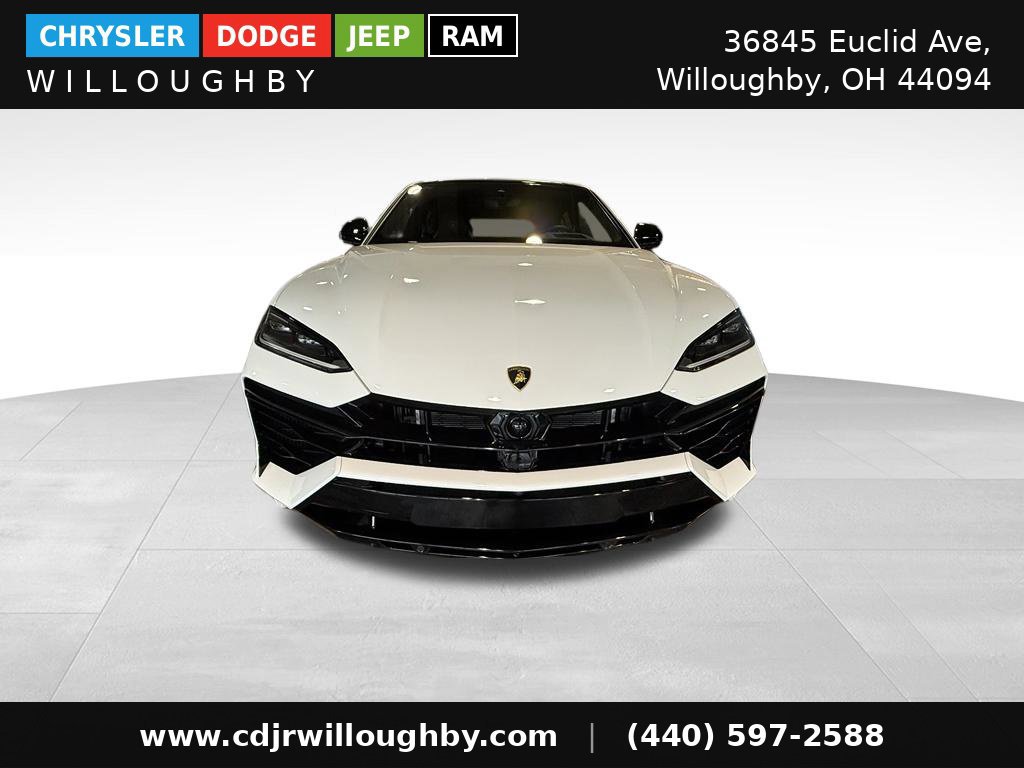 Used 2025 Lamborghini Urus SE AWD/4WD image 2