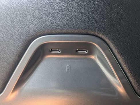 Used 2025 Lincoln Nautilus Reserve AWD/4WD image 15