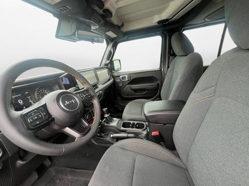 Used 2024 Jeep Gladiator Sport AWD/4WD image 19